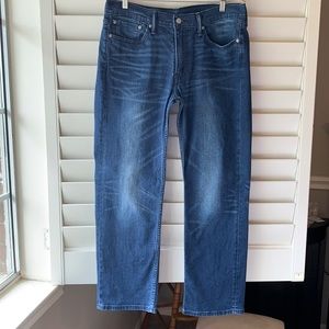 Levi Strauss 514 like new medium wash men’s jeans. Size 33x30